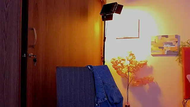 Snapshot of Charlee_pink chatting on March 2026 03:22:02 AM Charlee pink online show from March 2026 03:22:02 AM