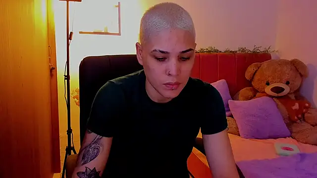 Snapshot of Charlee_pink chatting on April 2026 05:21:02 PM Charlee pink online show from April 2026 05:21:02 PM