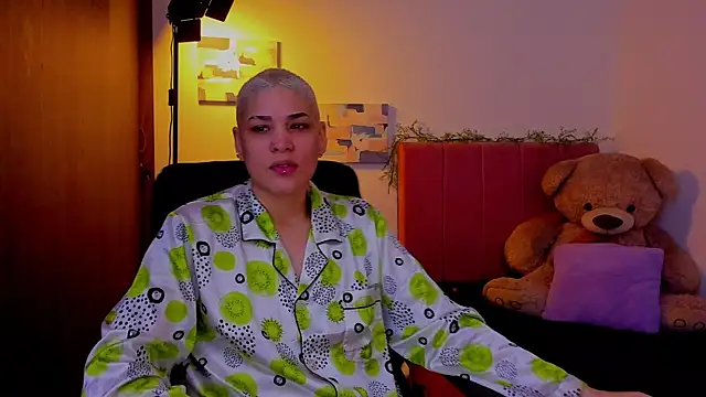 Snapshot of Charlee_pink chatting on April 2026 01:41:01 PM Charlee pink online show from April 2026 01:41:01 PM