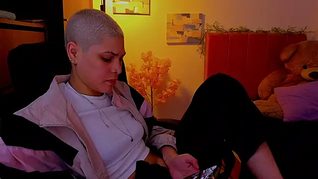 Snapshot of Charlee_pink chatting on April 2026 05:08:02 AM Charlee pink online show from April 2026 05:08:02 AM