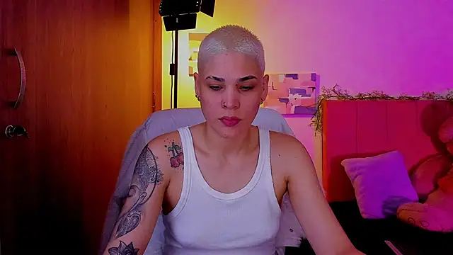 Snapshot of Charlee_pink chatting on April 2026 12:16:02 PM Charlee pink online show from April 2026 12:16:02 PM