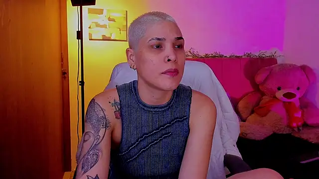 Snapshot of Charlee_pink chatting on April 2026 06:19:01 AM Charlee pink online show from April 2026 06:19:01 AM