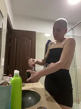 Snapshot of Charlee_pink chatting on April 2026 10:15:02 PM Charlee pink online show from April 2026 10:15:02 PM