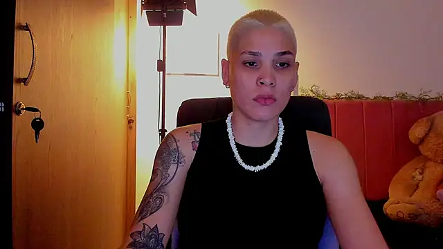 Snapshot of Charlee_pink chatting on April 2026 03:57:01 AM Charlee pink online show from April 2026 03:57:01 AM