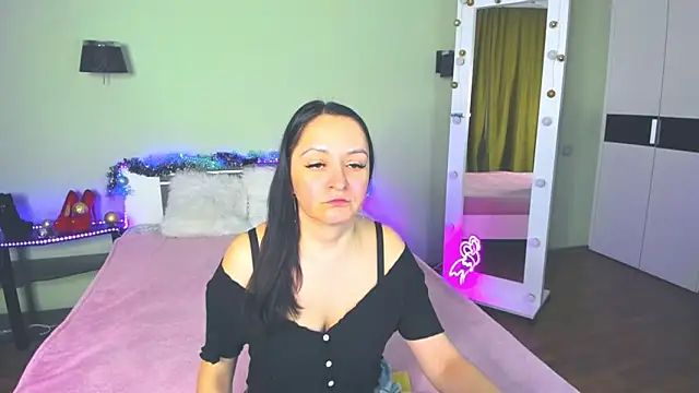 Snapshot of AngellLika chatting on December 2024 10:24:01 AM AngellLika online show from December 2024 10:24:01 AM