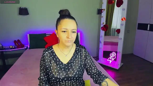 Snapshot of AngellLika chatting on October 2025 12:13:02 PM AngellLika online show from October 2025 12:13:02 PM