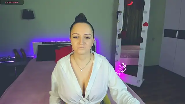 AngellLika online show from November 2025 05:13:02 AM