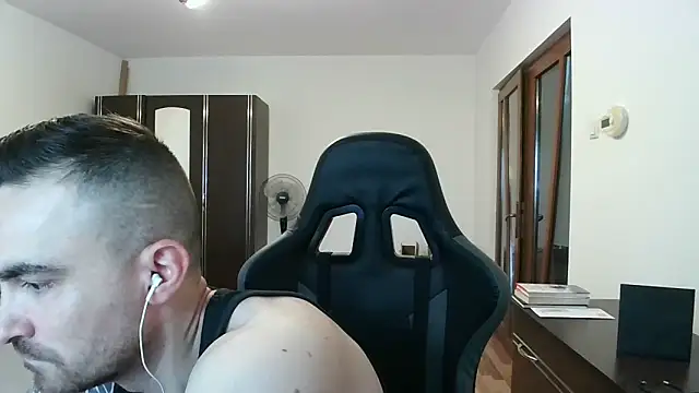 Snapshot of mu5clemania2 chatting on December 2025 06:43:01 AM mu5clemania2 online show from December 2025 06:43:01 AM