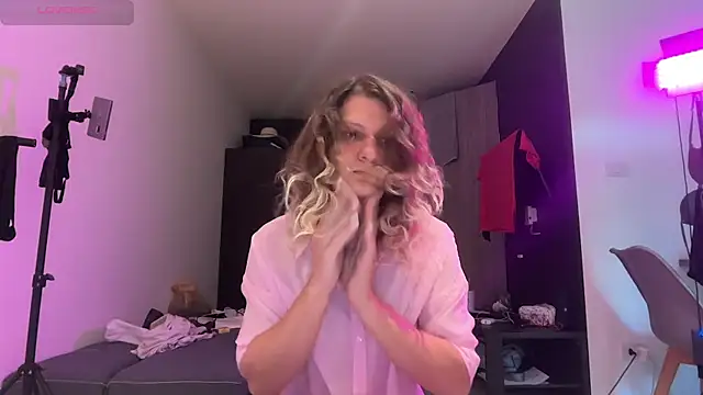 Alice Pinkhead online show from December 2025 06:50:01 AM