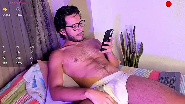 Snapshot of Nicholasrodrii chatting on December 2024 11:29:02 PM Nicholasrodrii online show from December 2024 11:29:02 PM