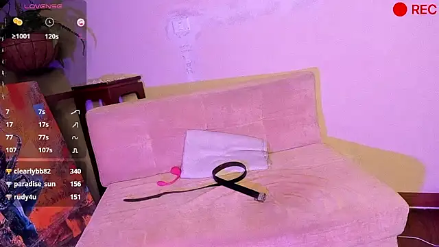 Snapshot of Nicholasrodrii chatting on December 2024 04:45:01 AM Nicholasrodrii online show from December 2024 04:45:01 AM