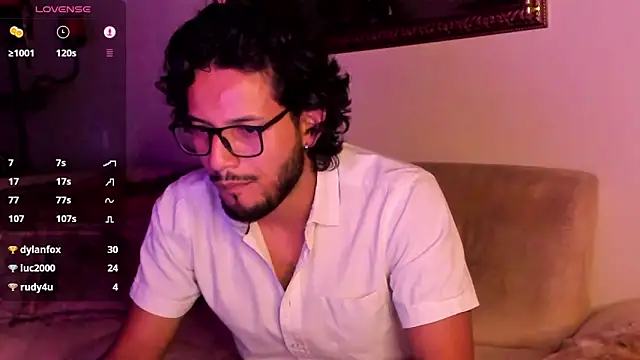 Snapshot of Nicholasrodrii chatting on January 2025 11:28:01 PM Nicholasrodrii online show from January 2025 11:28:01 PM