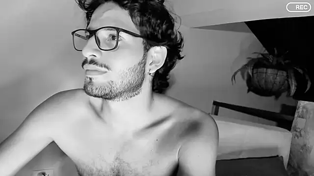 Snapshot of Nicholasrodrii chatting on March 2025 05:00:02 AM Nicholasrodrii online show from March 2025 05:00:02 AM