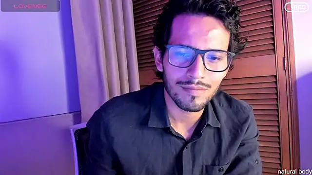 Snapshot of Nicholasrodrii chatting on October 2025 11:37:01 PM Nicholasrodrii online show from October 2025 11:37:01 PM