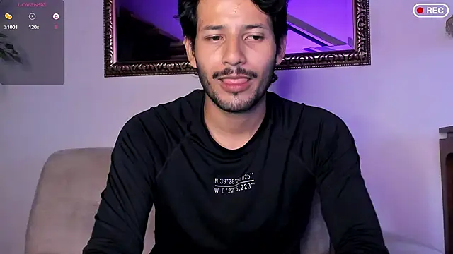 Snapshot of Nicholasrodrii chatting on December 2025 10:47:02 PM Nicholasrodrii online show from December 2025 10:47:02 PM