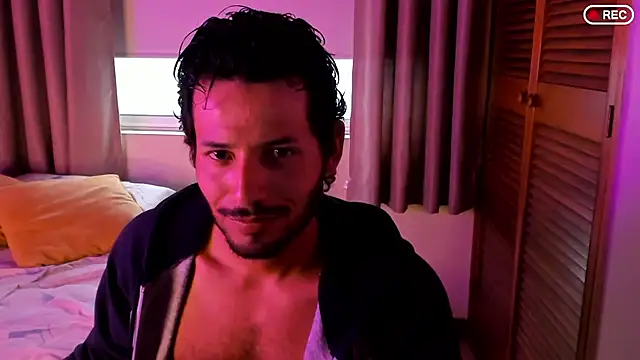 Nicholasrodrii online show from December 2025 10:18:02 PM