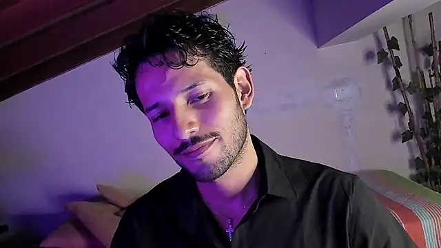 Nicholasrodrii online show from July 2026 09:21:01 PM