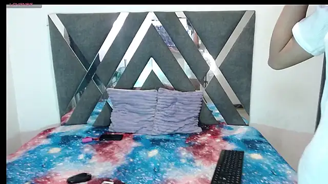 Snapshot of Lunawillis chatting on March 2025 05:17:02 PM Lunawillis online show from March 2025 05:17:02 PM