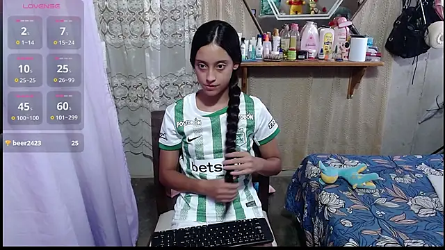 Snapshot of Lunawillis chatting on November 2025 07:46:02 PM Lunawillis online show from November 2025 07:46:02 PM