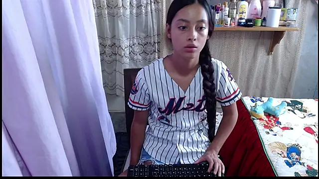 Snapshot of Lunawillis chatting on November 2025 05:57:01 PM Lunawillis online show from November 2025 05:57:01 PM