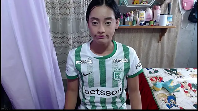 Snapshot of Lunawillis chatting on December 2025 06:58:02 PM Lunawillis online show from December 2025 06:58:02 PM