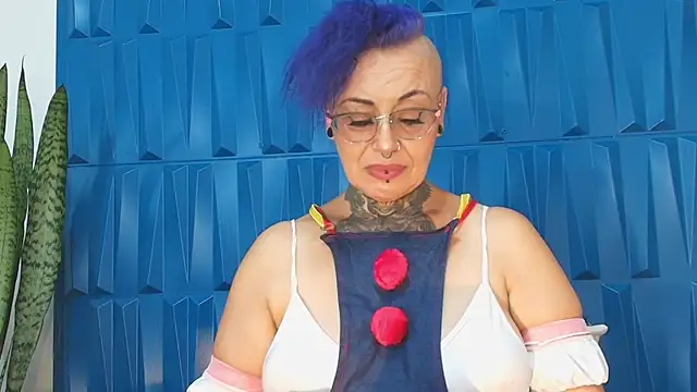 Snapshot of SandyyRose chatting on February 2025 09:49:01 PM SandyyRose online show from February 2025 09:49:01 PM