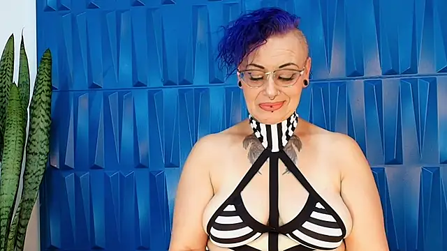 Snapshot of SandyyRose chatting on February 2025 04:48:01 PM SandyyRose online show from February 2025 04:48:01 PM