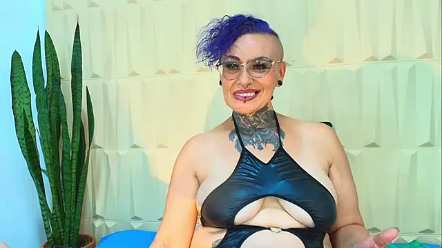 Snapshot of SandyyRose chatting on March 2025 10:16:01 PM SandyyRose online show from March 2025 10:16:01 PM