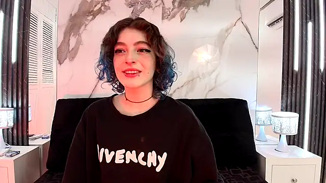 Snapshot of EvaHalsey chatting on October 2025 07:36:02 PM EvaHalsey online show from October 2025 07:36:02 PM