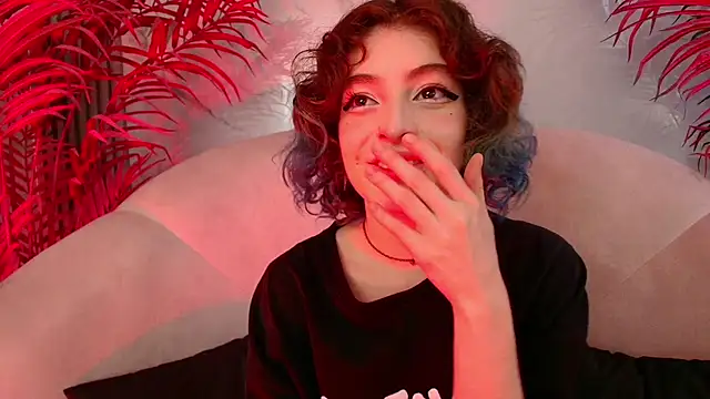 Snapshot of EvaHalsey chatting on December 2025 08:06:02 PM EvaHalsey online show from December 2025 08:06:02 PM