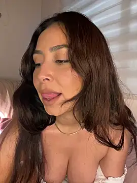 Snapshot of vixen_allure chatting on February 2025 02:16:02 AM vixen allure online show from February 2025 02:16:02 AM