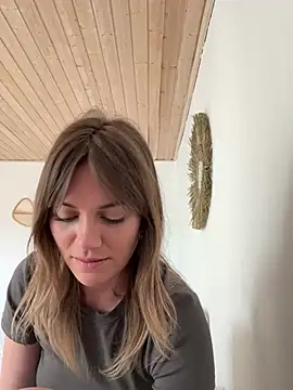 Snapshot of Milla__one chatting on March 2025 11:18:02 AM Milla one online show from March 2025 11:18:02 AM