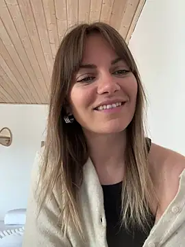 Snapshot of Milla__one chatting on March 2025 10:04:01 AM Milla one online show from March 2025 10:04:01 AM