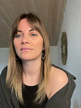 Snapshot of Milla__one chatting on March 2025 08:20:02 AM Milla one online show from March 2025 08:20:02 AM