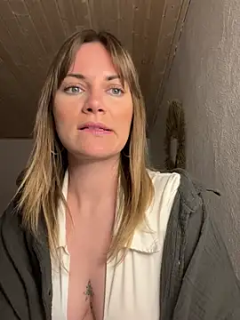 Snapshot of Milla__one chatting on March 2025 05:13:01 PM Milla one online show from March 2025 05:13:01 PM