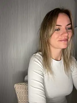 Snapshot of Milla__one chatting on October 2025 04:45:01 AM Milla one online show from October 2025 04:45:01 AM