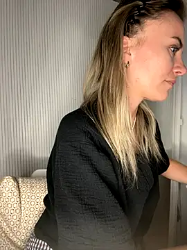 Snapshot of Milla__one chatting on October 2025 06:08:01 PM Milla one online show from October 2025 06:08:01 PM