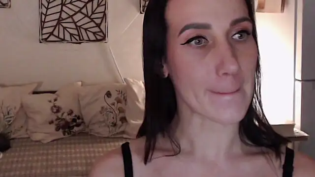 Snapshot of pepper_milf chatting on February 2025 01:22:01 PM pepper milf online show from February 2025 01:22:01 PM