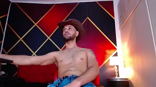 CindyandCarlo online show from December 2024 07:16:02 PM