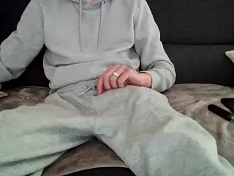 Snapshot of ElViko11 chatting on December 2024 12:49:01 PM ElViko11 online show from December 2024 12:49:01 PM