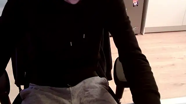 Snapshot of ElViko11 chatting on March 2026 09:14:01 PM ElViko11 online show from March 2026 09:14:01 PM