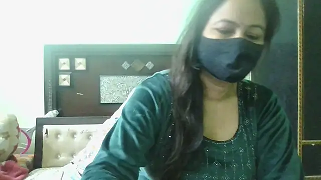 Snapshot of couplesuni chatting on December 2024 03:47:02 AM couplesuni online show from December 2024 03:47:02 AM