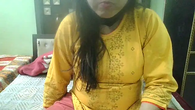 Snapshot of couplesuni chatting on December 2024 04:03:02 AM couplesuni online show from December 2024 04:03:02 AM