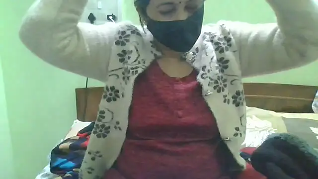 Snapshot of couplesuni chatting on December 2024 09:33:02 AM couplesuni online show from December 2024 09:33:02 AM