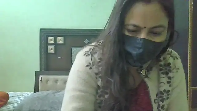 Snapshot of couplesuni chatting on December 2024 03:29:02 AM couplesuni online show from December 2024 03:29:02 AM