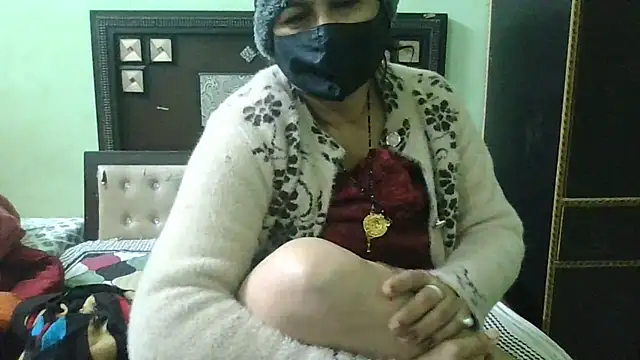 Snapshot of couplesuni chatting on December 2024 07:06:02 AM couplesuni online show from December 2024 07:06:02 AM