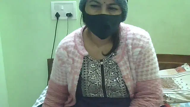 Snapshot of couplesuni chatting on December 2024 09:48:02 AM couplesuni online show from December 2024 09:48:02 AM