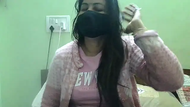 Snapshot of couplesuni chatting on January 2025 04:26:01 AM couplesuni online show from January 2025 04:26:01 AM