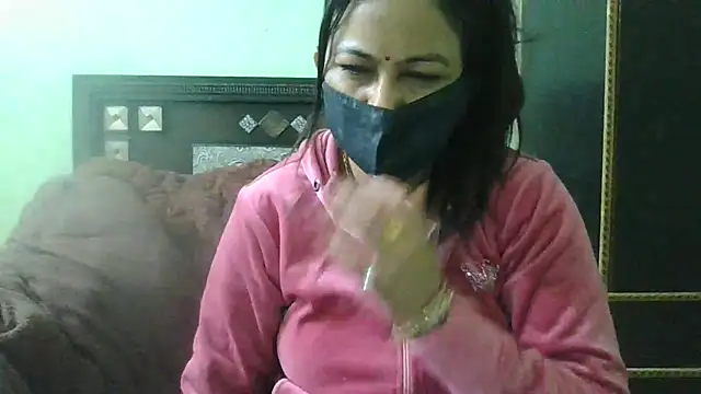 Snapshot of couplesuni chatting on February 2025 04:05:01 AM couplesuni online show from February 2025 04:05:01 AM