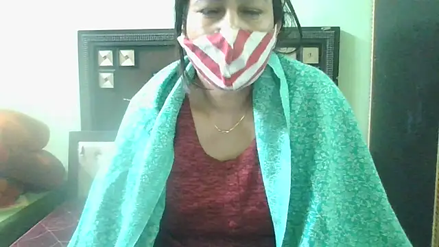 Snapshot of couplesuni chatting on February 2025 11:31:02 AM couplesuni online show from February 2025 11:31:02 AM